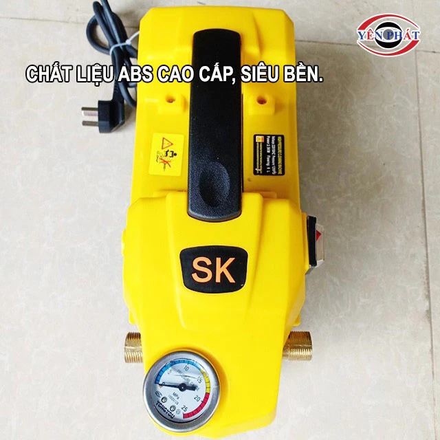 Máy xịt rửa xe Sakura cứng cáp, siêu bền