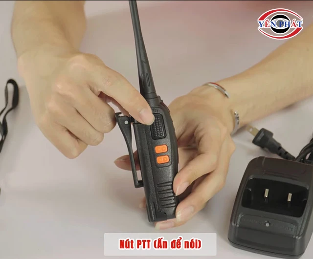 Thao tác ấn nút nói và nghe