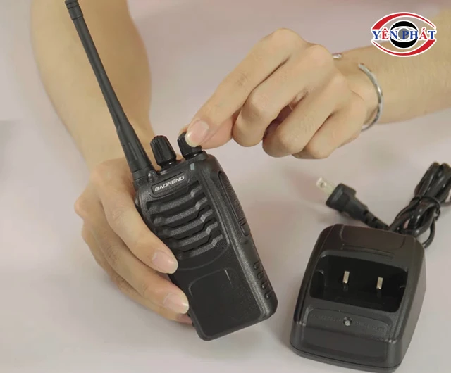 Thao tác tắt, mở bộ đàm 