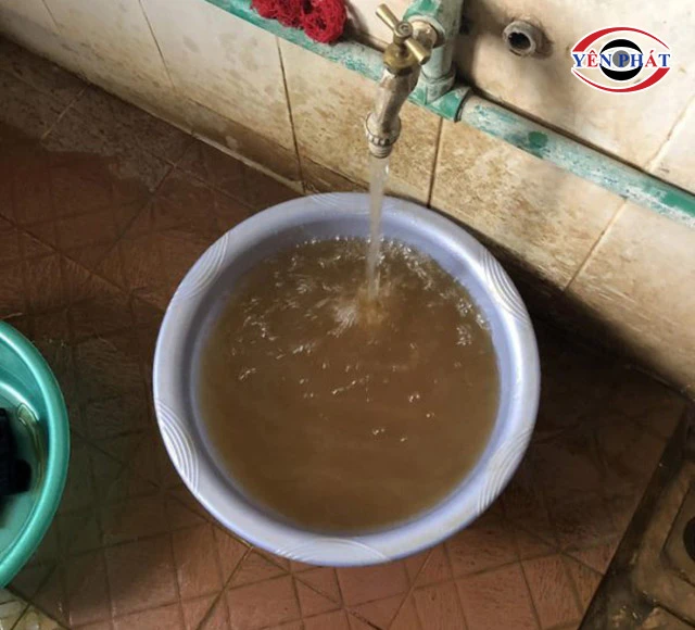 nước nhiều cặn bẩn