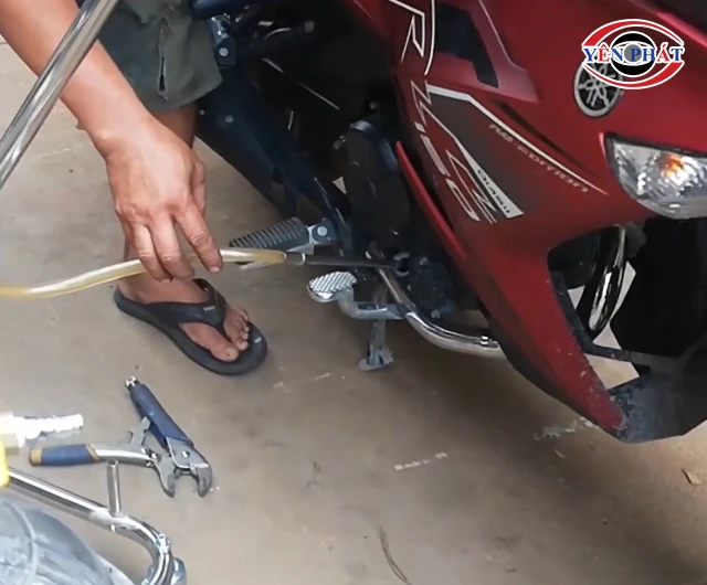  Hút nhớt xe máy 