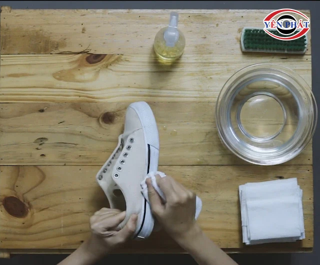 Cách vệ sinh giày Ananas: Nhanh, Sạch, Bền như mới