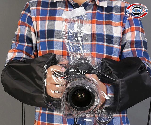 Dùng áo mưa chuyên dụng cho máy ảnh