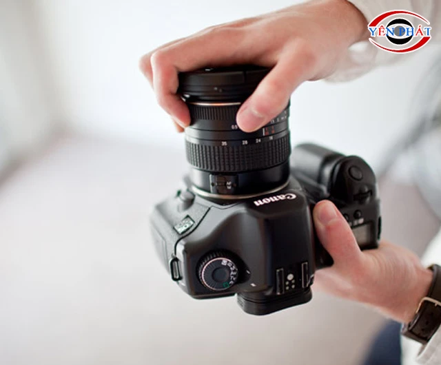 Hạn chế tháo, lắp lens máy