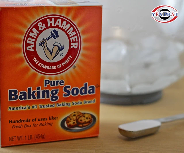 làm sạch kính nhà tắm baking soda, nước