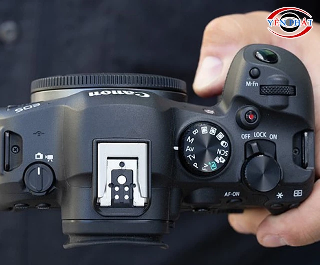 Tắt máy ảnh khi thay lens