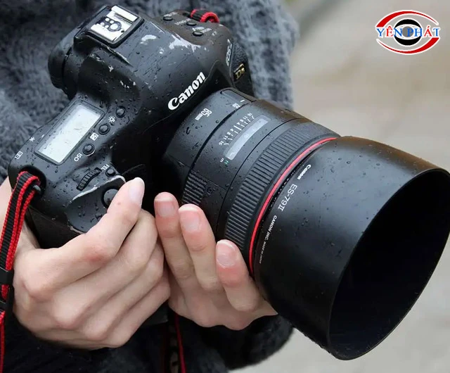 Tháo lens đúng kỹ thuật, tránh tháo khi trời mưa