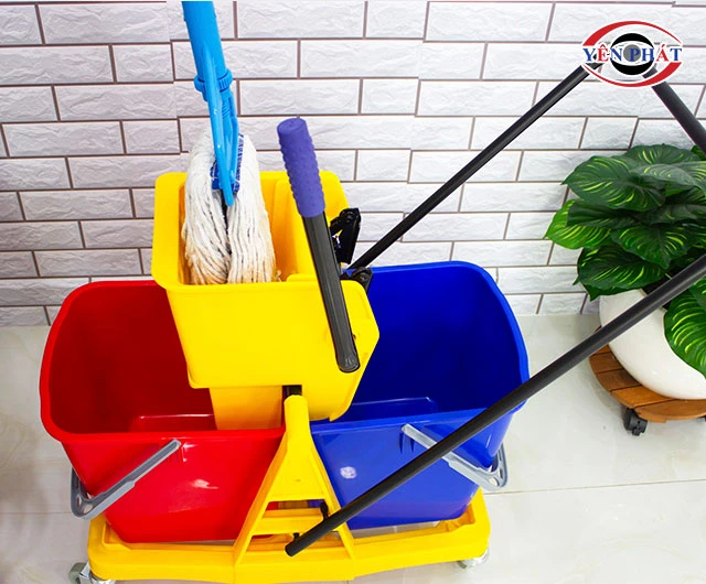 xe vắt nước lau nhà