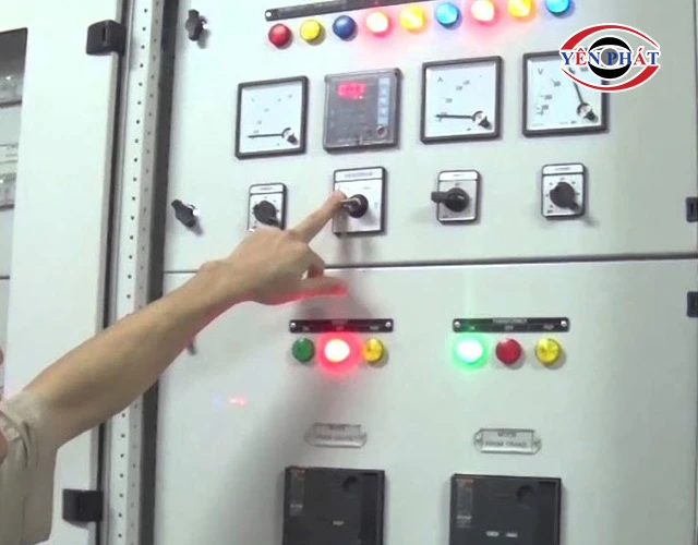 quan sát máy vận hành