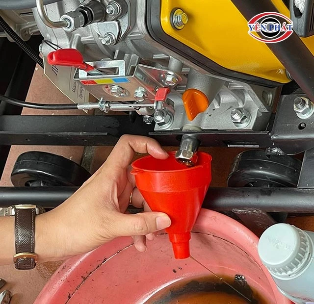 thay dầu bôi trơn máy