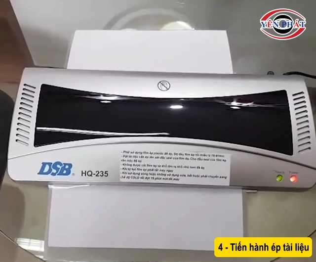 tiến hành ép trên máy ép plastic DSB HQ - 235