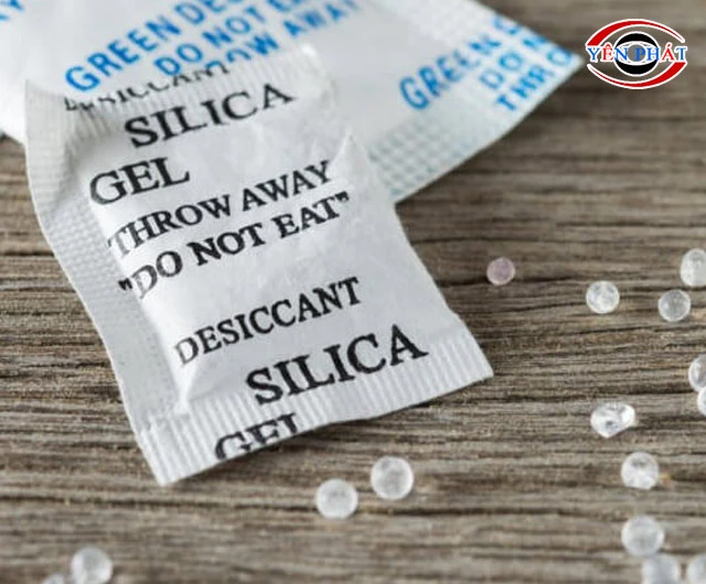 Tận dụng túi hút ẩm bảo quản máy ảnh