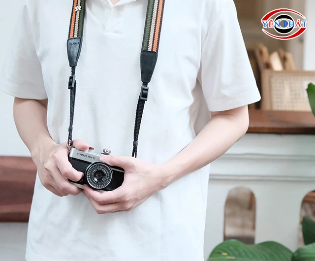 Trang bị dây đeo máy ảnh