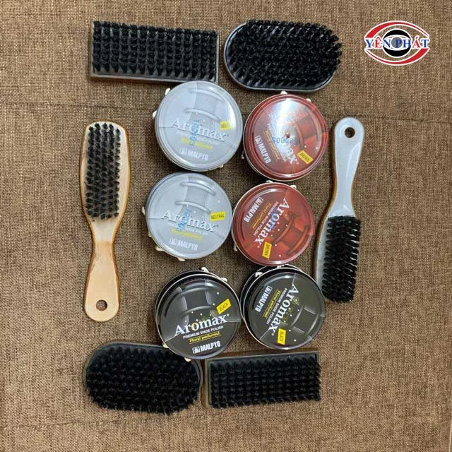 sử dụng xi sáp đánh giày Aromax