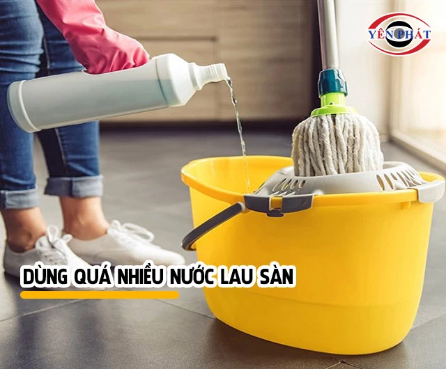 Dùng quá lượng lau sàn