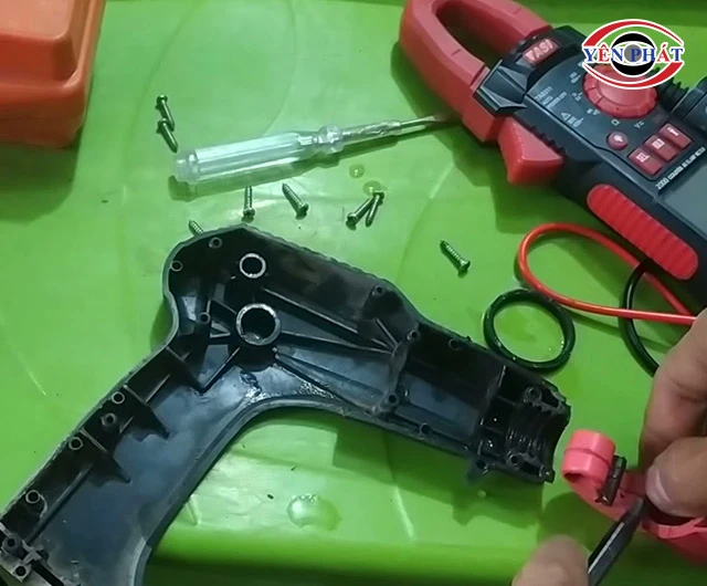 thay mới cò súng rửa xe
