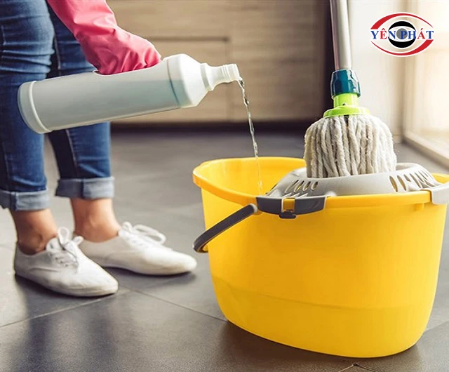 Cho dung dịch làm sạch chuyên dụng
