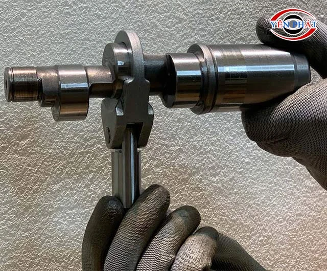 Cách lắp trục khuỷu đầu bơm máy rửa xe