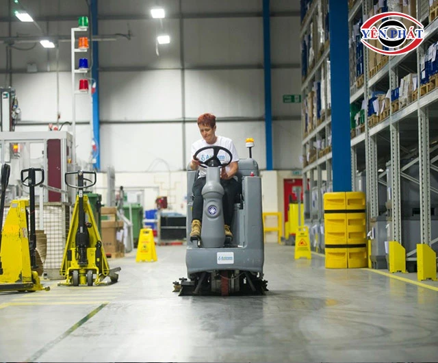 Làm sạch sàn nhà xưởng