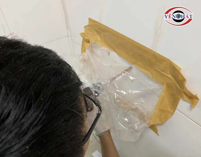 khoan tường không bụi với băng dính + túi nilon