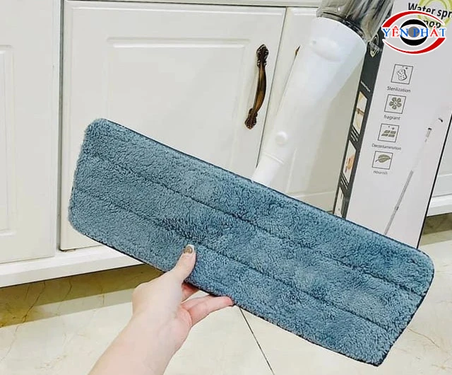 Gắn bàn lau vào thân cây lau nhà