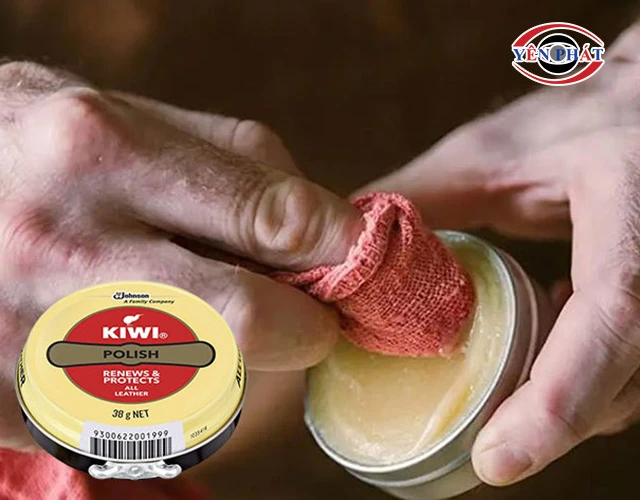 cách dùng xi đánh giày không màu Kiwi 32g