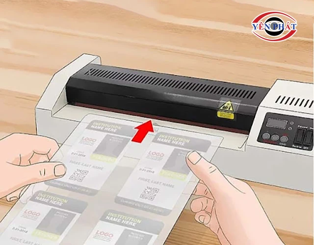 Thao tác đưa vật ép cần cẩn thận