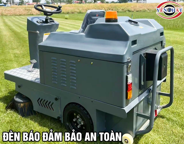 Xe quét rác ngồi lái Kumisai KMS 160E an toàn