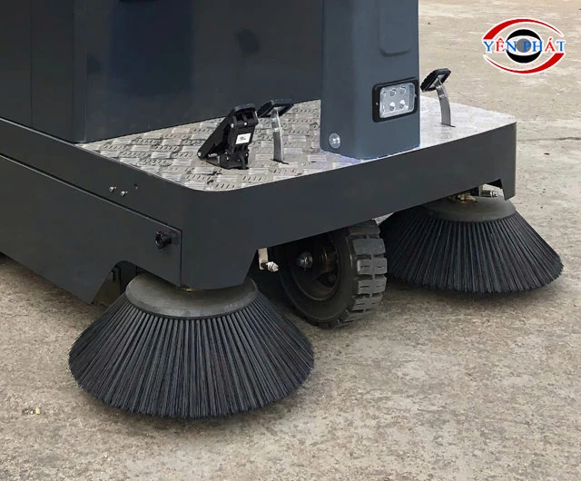 Khoang lái rộng, thuận tiện thao tác