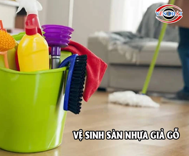 Cách vệ sinh sàn nhựa giả gỗ khó không?