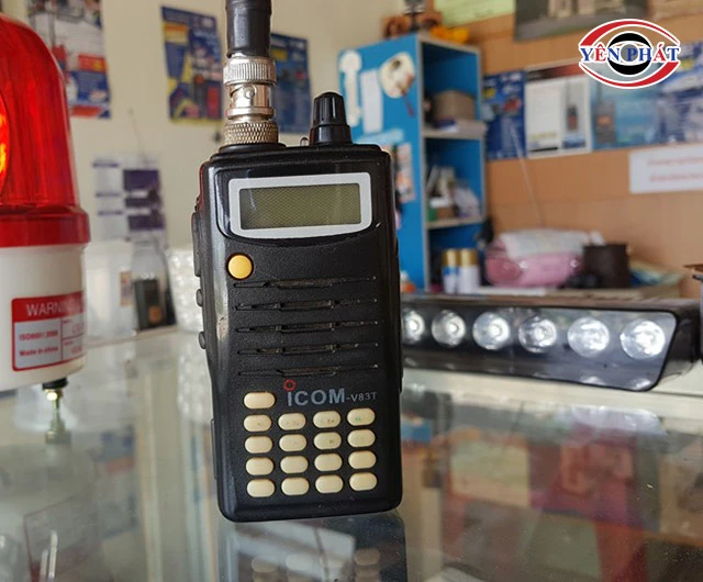 Bộ đàm cầm tay iCOM IC - V83