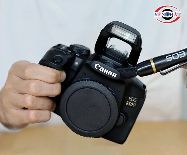  Vệ sinh thân máy ảnh 