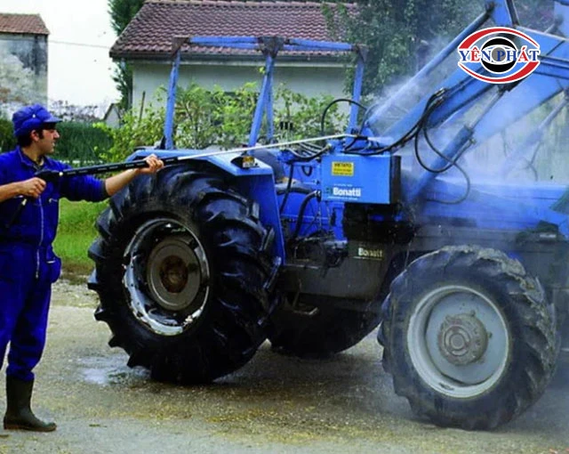 sử dụng của máy rửa xe hơi nước nóng Lavor LKX 2015LP