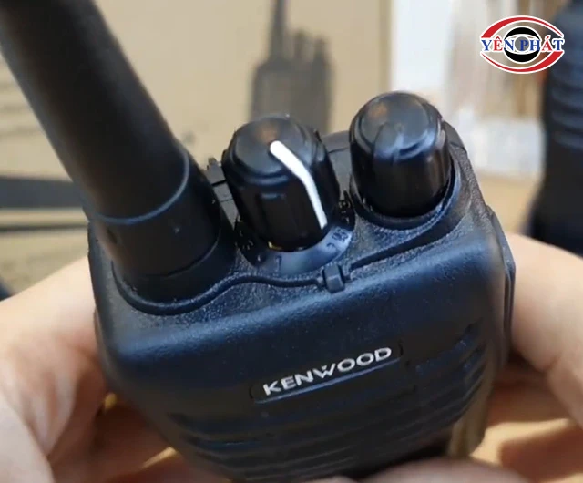 các nút điều chỉnh của Máy bộ đàm Kenwood TK-720