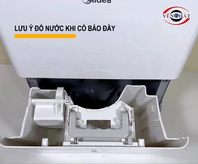 đổ nước khi có báo đầy