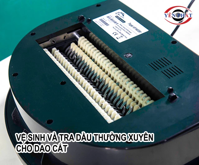 vệ sinh và tra dầu thường xuyên cho dao cắt