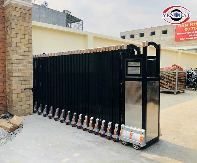lắp đặt cổng xếp inox tự động không ray