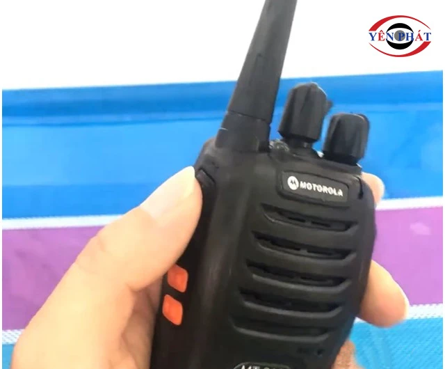 bấm nút ptt để liên lạc