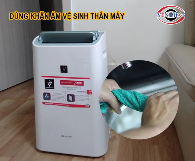 Làm sạch bên ngoài máy