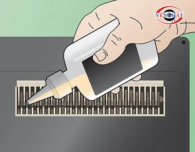 tra dầu vào khe huỷ định kỳ