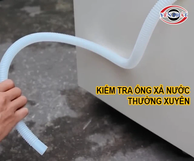 kiểm tra ống xả nước
