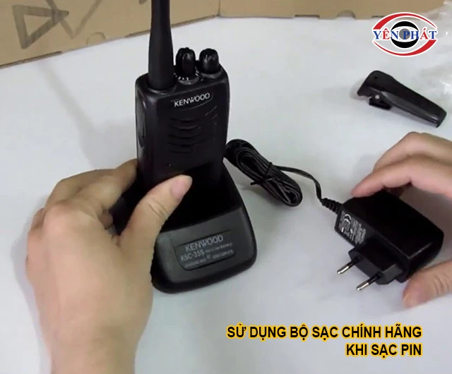 sử dụng bộ sạc chính hãng
