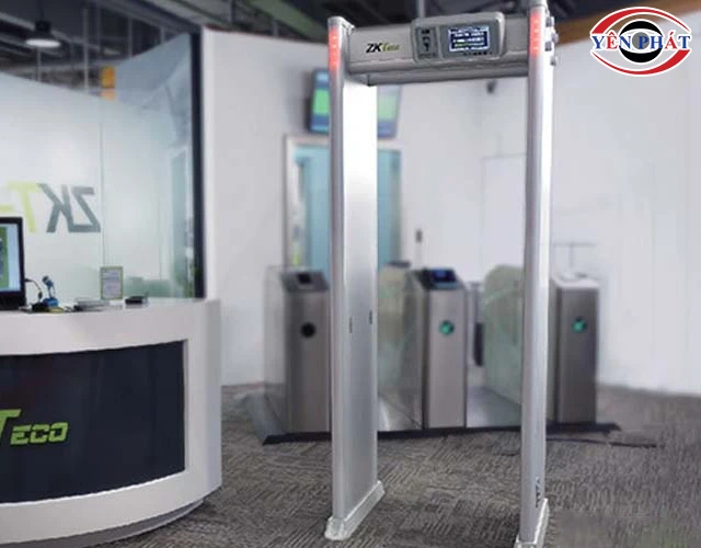 Cổng dò kim loại ở sân bay ZK