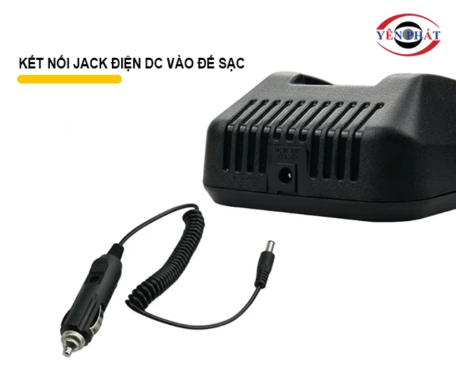 Kết nối jack điện DC vào đế sạc