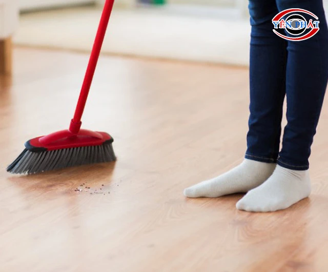 Chổi quét nhà có nhiều loại, giá khá rẻ