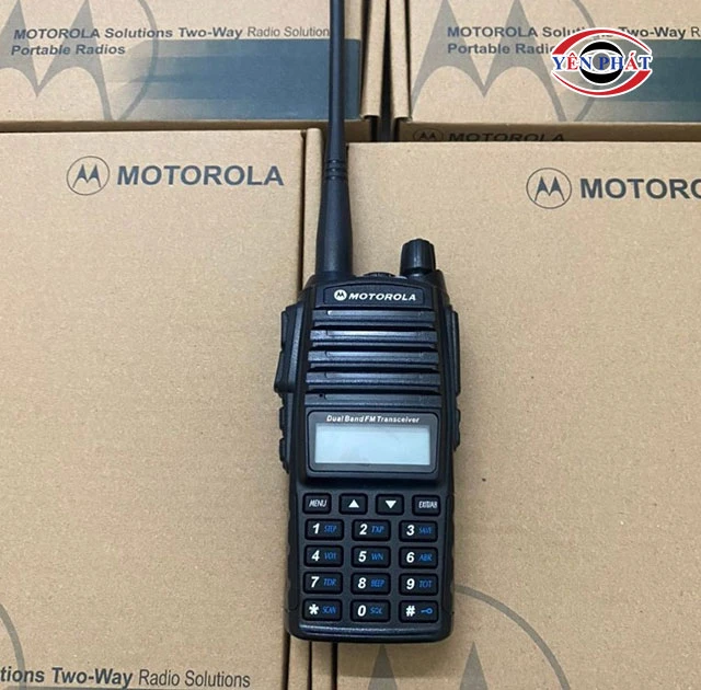 Bộ đàm cầm tay 15W Motorola GP818 
