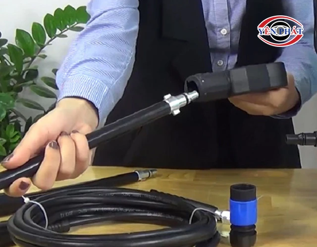 lắp phụ kiện của máy rửa xe LAVOR Michigan 2515 LP