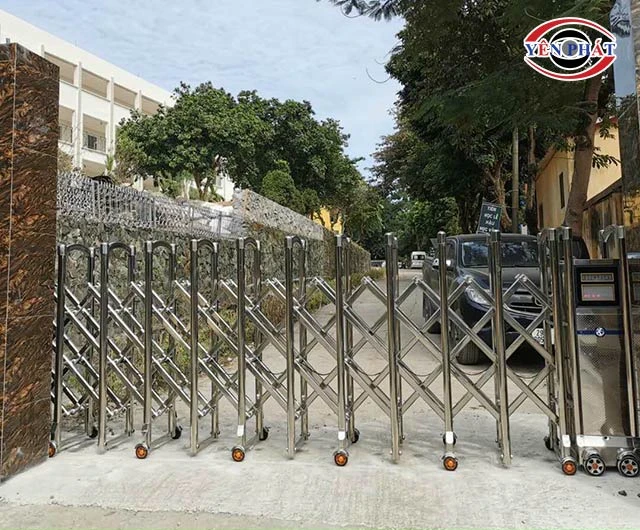cổng xếp inox tại Đà Nẵng