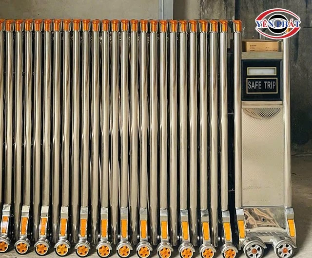 cổng xếp inox