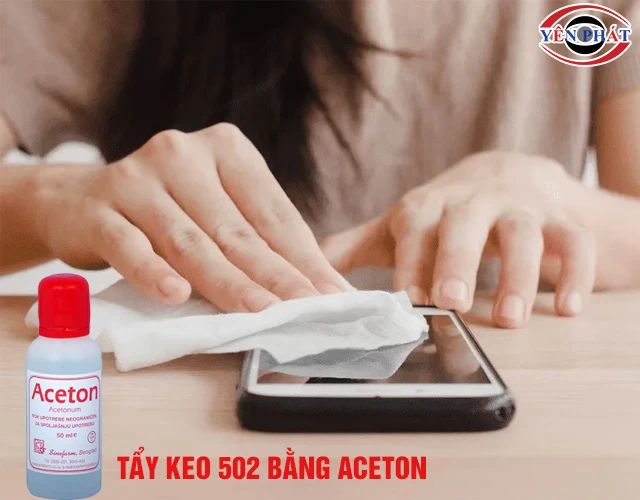 Dùng aceton tẩy keo 502 trên màn hình điện thoại